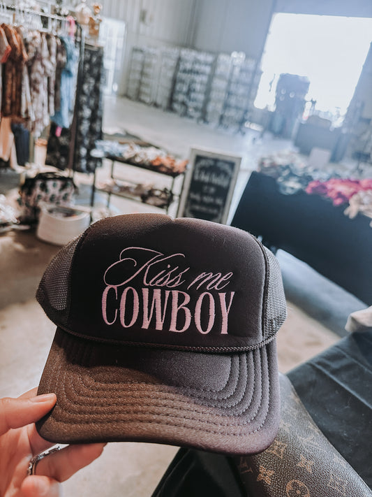 Kiss me cowboy cap